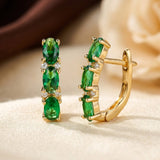 Boucles d'oreilles créoles verticales en or et émeraude