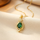 Collier Pendentif Goutte d'Eau en Émeraude Dorée