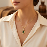Collier Pendentif Goutte d'Eau en Émeraude Dorée