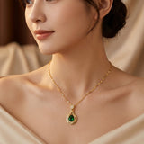 Collier Pendentif Goutte d'Eau en Émeraude Dorée