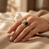 Bague ouverte en or à deux pierres