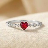 Bague en Or et Rubis en Forme de Cœur