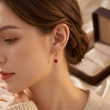 Boucles d'oreilles pendantes en or et rubis en forme de cœur